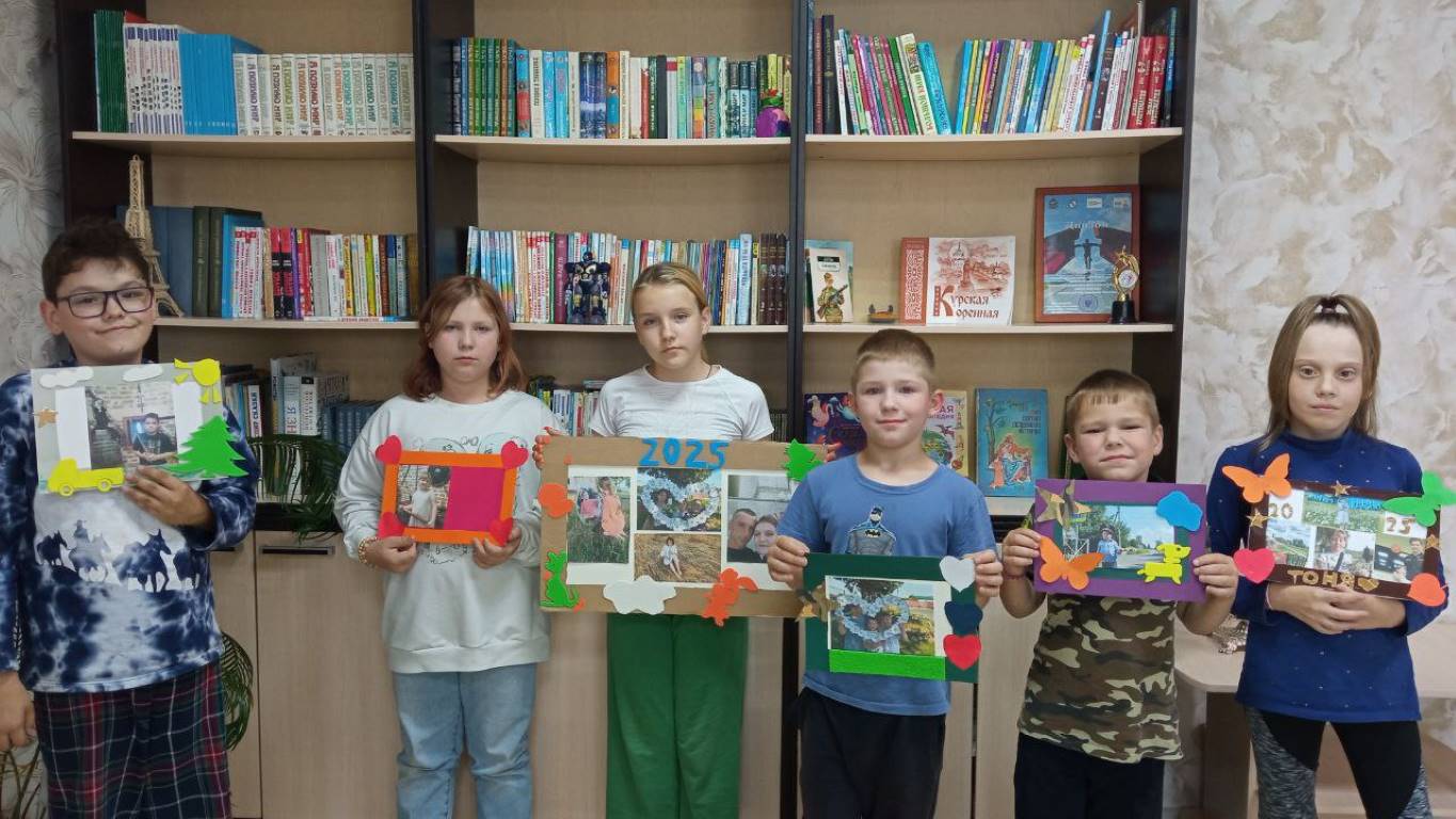 Воспитанники Щигровского центра создали фоторамки.   