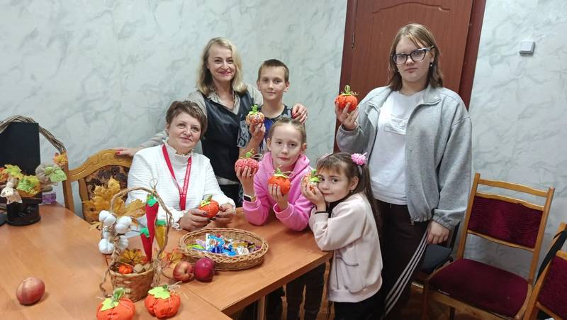 Специалисты Щигровского центра  провели мастер-класс для детей участников СВО