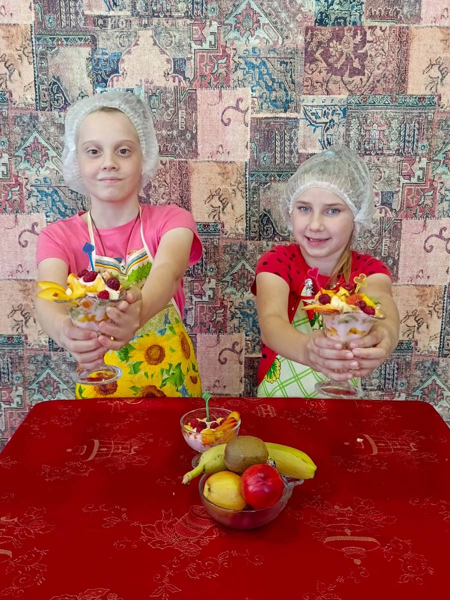 Воспитанники Щигровского центра приготовили фруктовый салат