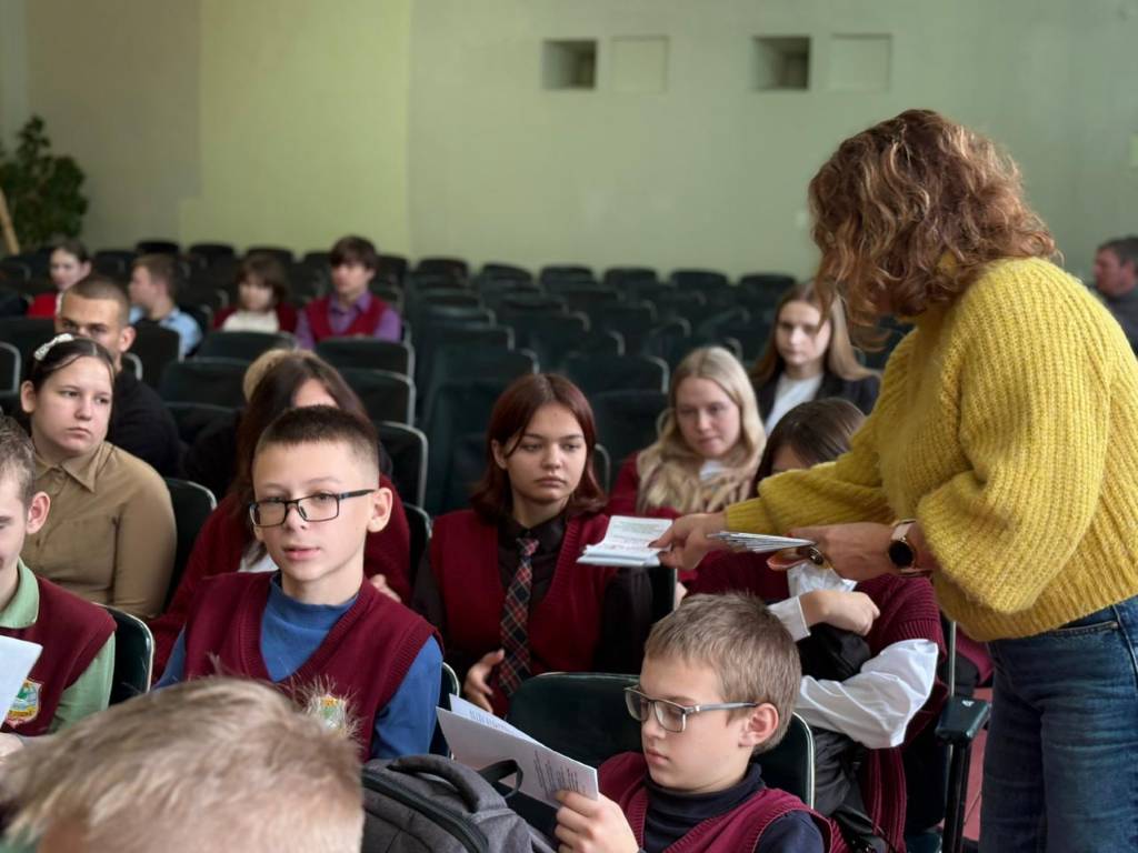 Специалисты Щигровского центра провели беседу «Час вопросов и ответов»   