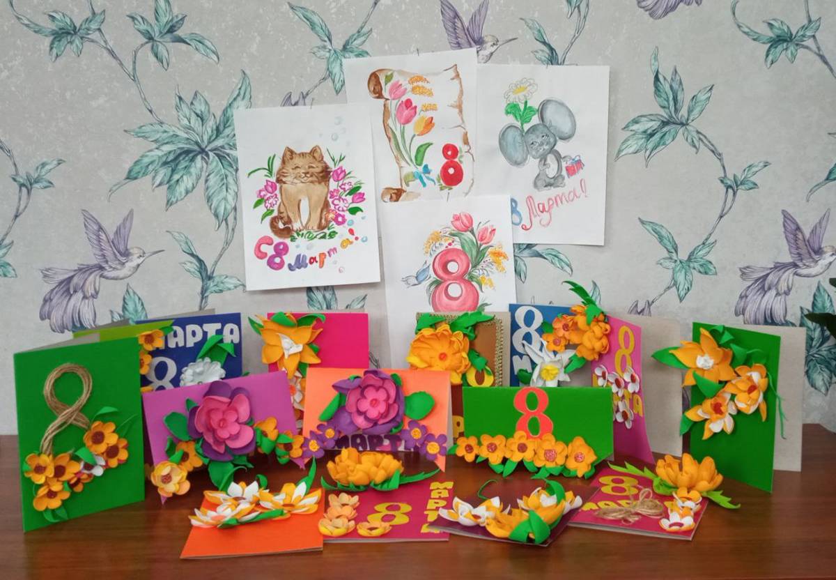 Воспитанники Щигровского центра подготовили открытки и коврики для военнослужащих СВО