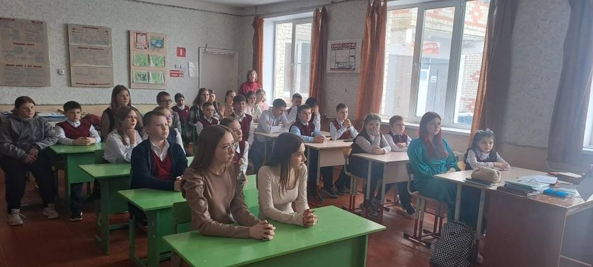 Специалисты Щигровского центра провели занятие в «Мелехинской СОШ»