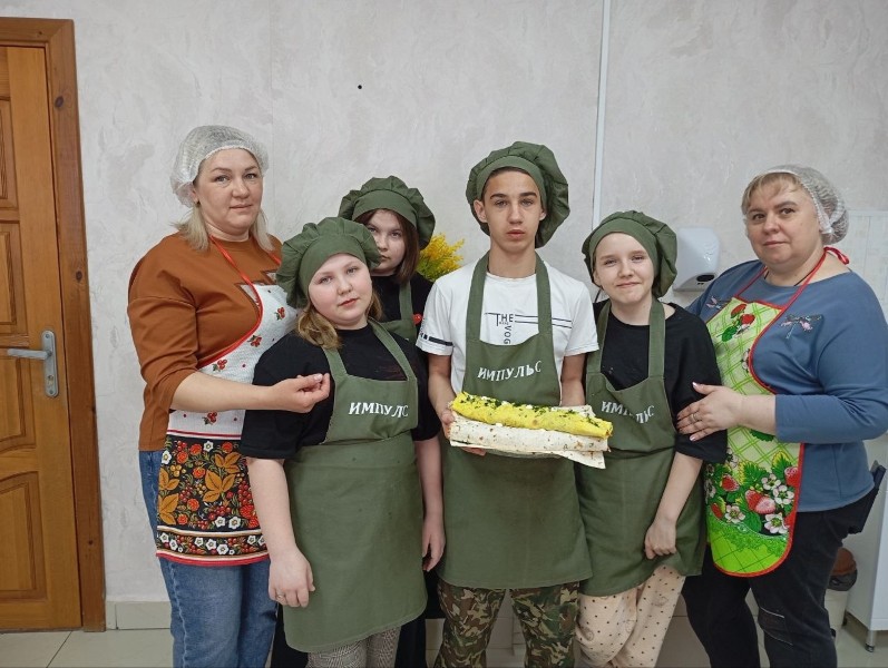 Воспитанники Щигровского центра соцпомощи приготовили полезные рулетки