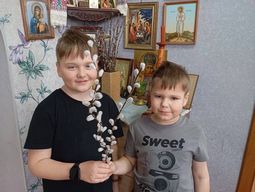 Ребята Щигровского центра своими руками создали нежные веточки вербы