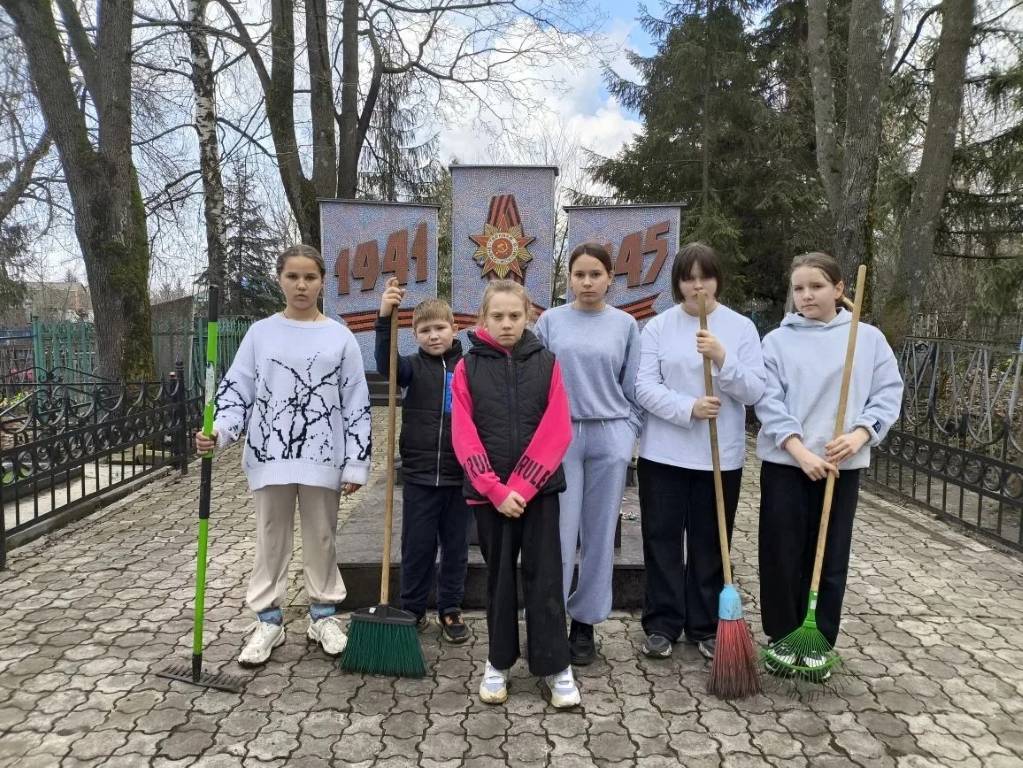 Воспитанники Щигровского центра соцпомощи «Импульс» провели трудовую вахту памяти