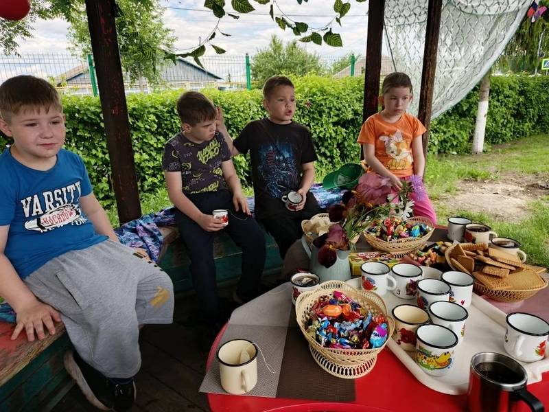 В Щигровском центре прошло чаепитие в беседке