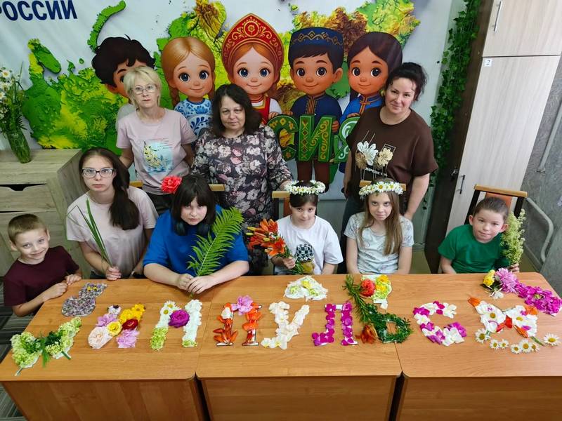 В один из солнечных дней творческая мастерская Щигровского центра «Импульс» наполнилась детским смехом и летним настроением