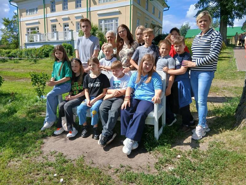 Воспитанники Щигровского центра посетили музей-усадьбу А. А. Фета