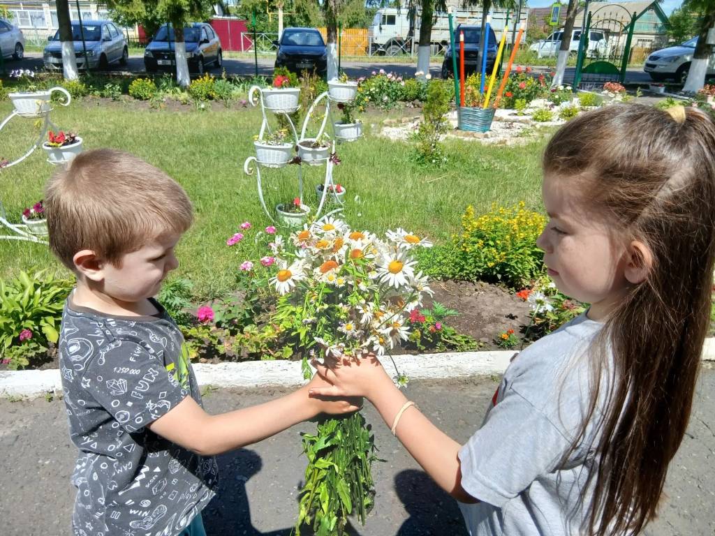 В Щигровском центре отметили День ромашки.