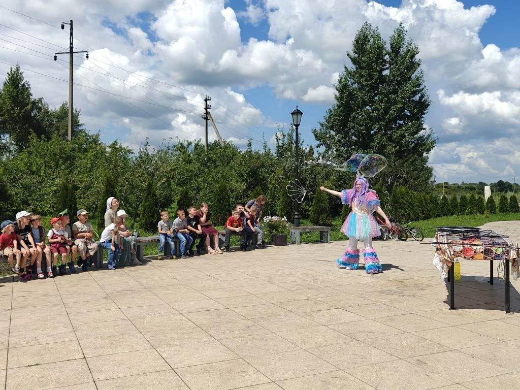 Воспитанники Щигровского центра посетили шоу мыльных пузырей